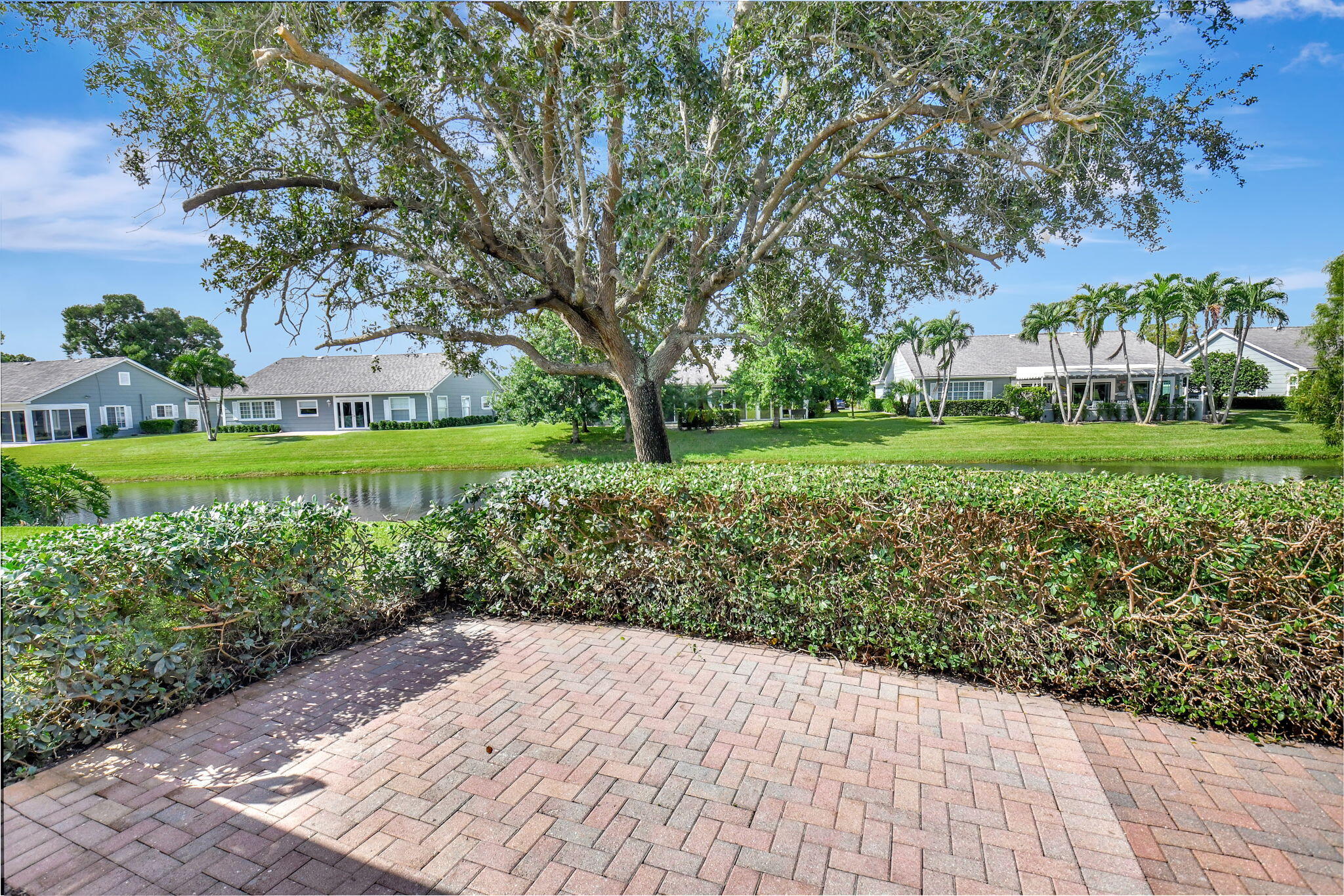 11601 N Lake Drive 10 Garden