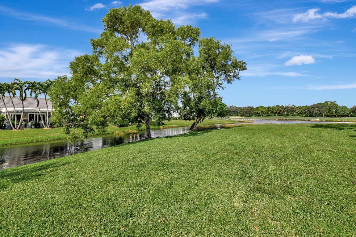 11601 N Lake Drive 10 Garden