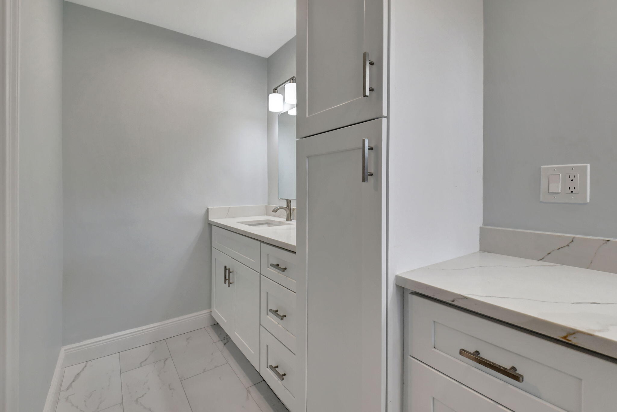 11601 N Lake Drive 10 Garden