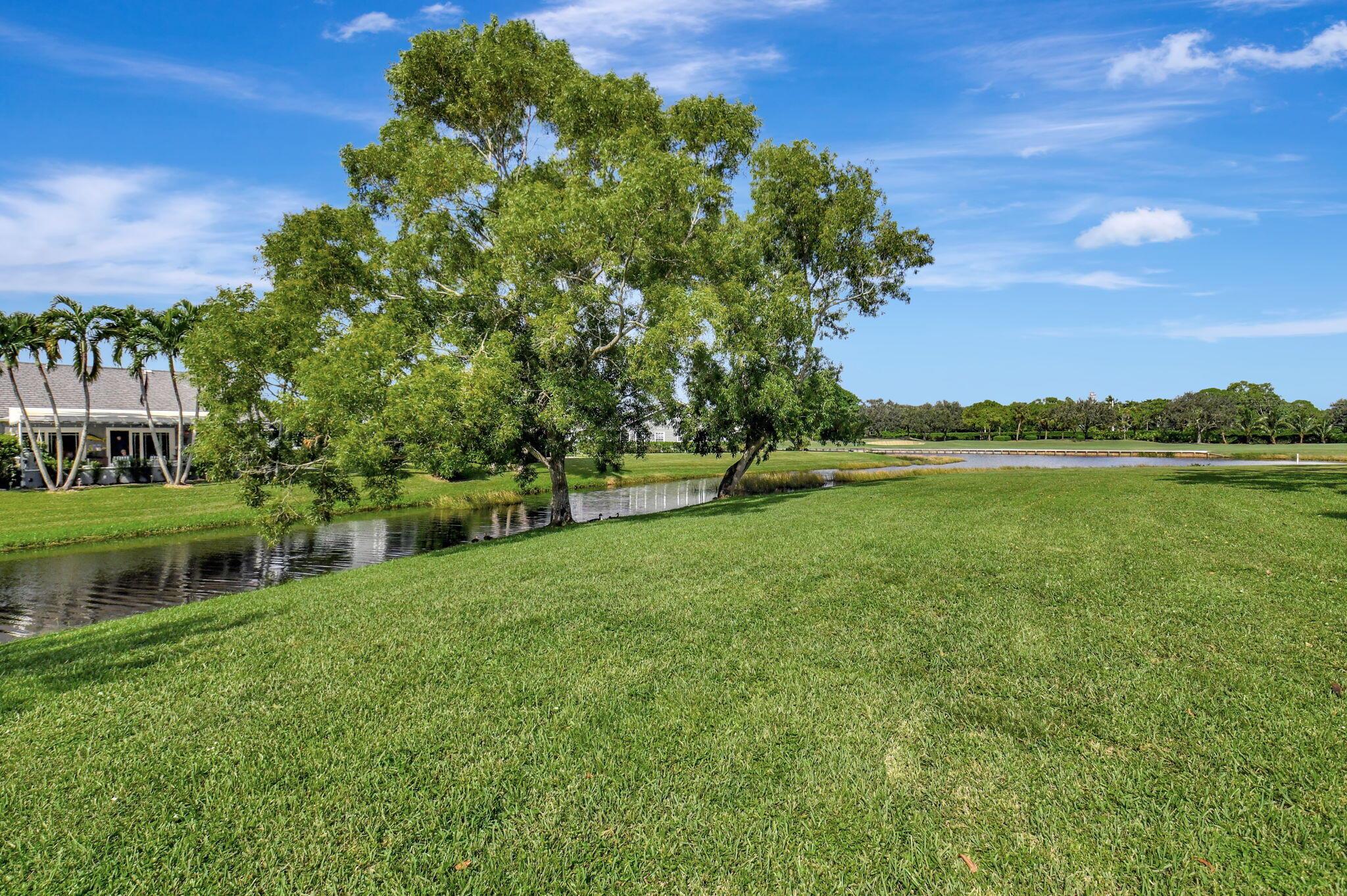 11601 N Lake Drive 10 Garden