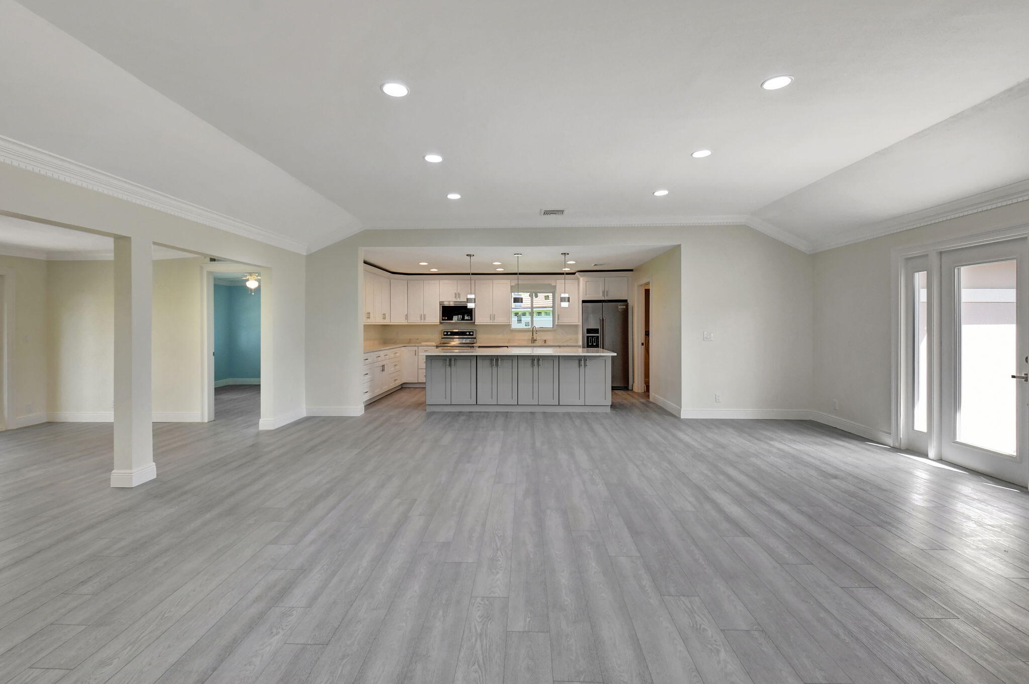 11601 N Lake Drive 10 Garden
