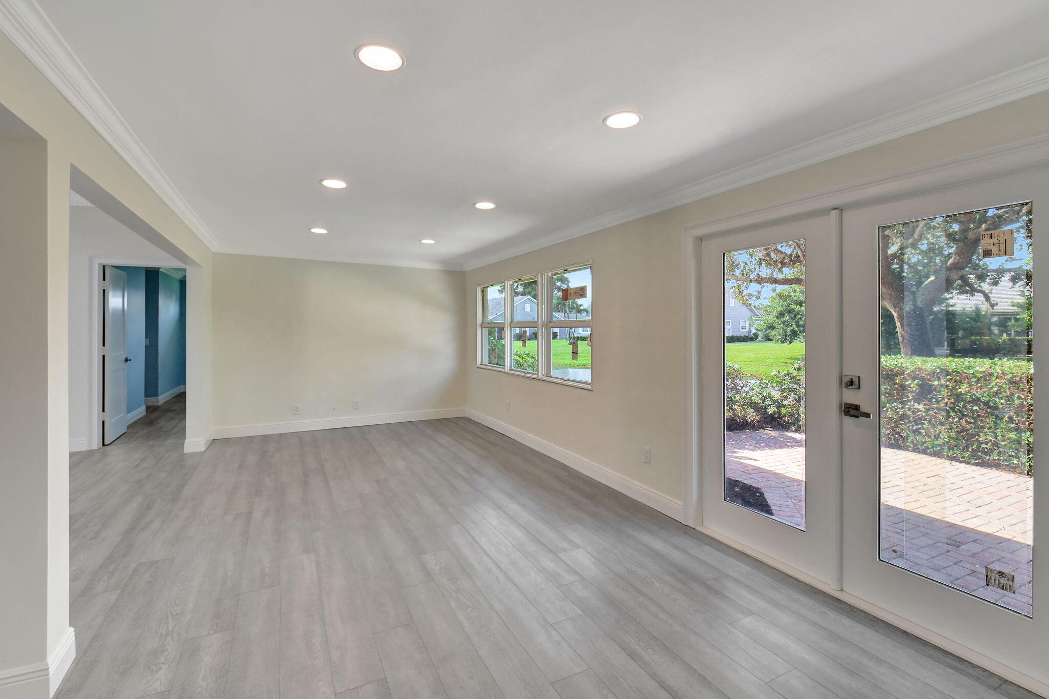 11601 N Lake Drive 10 Garden