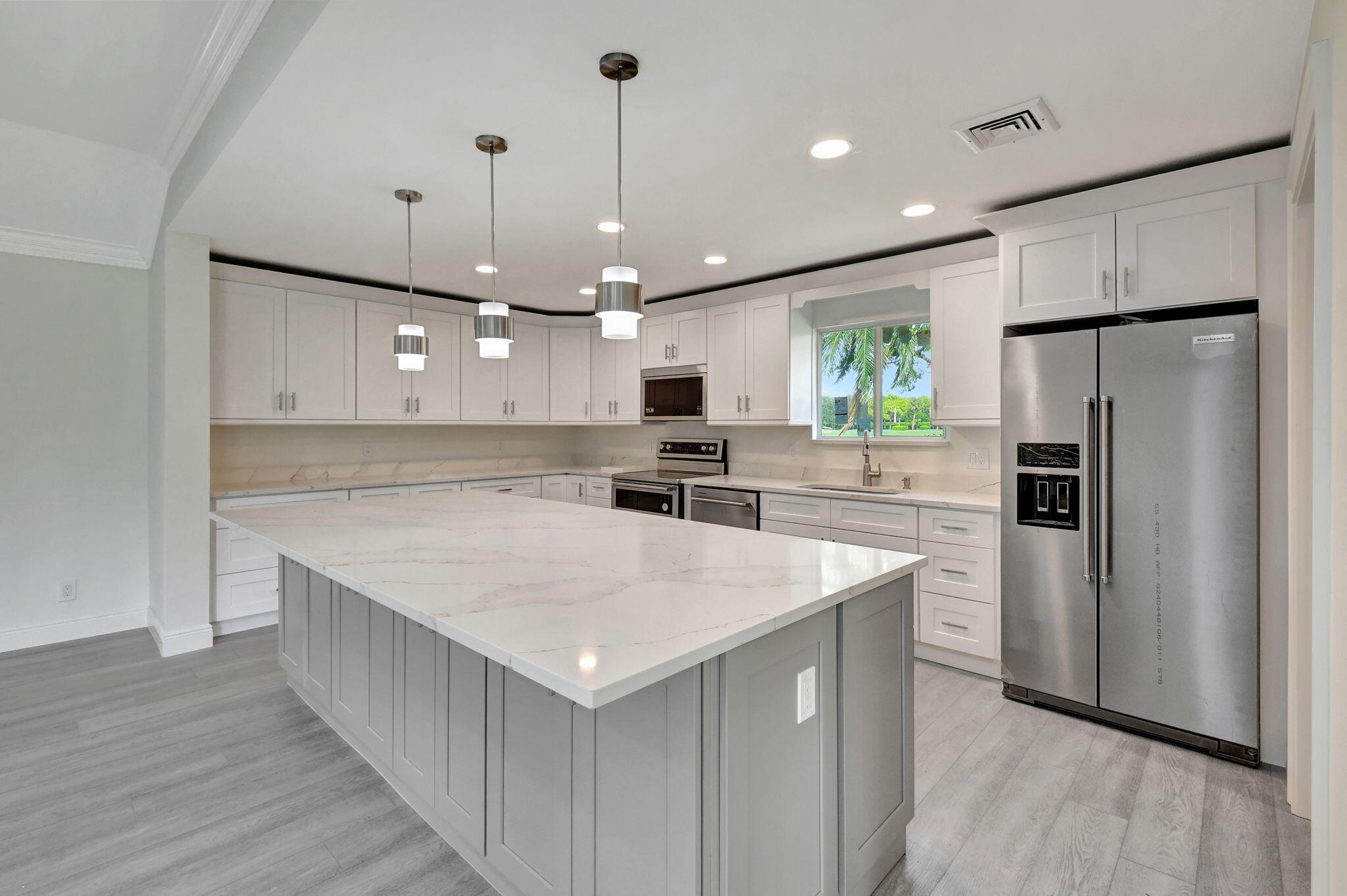 11601 N Lake Drive 10 Garden