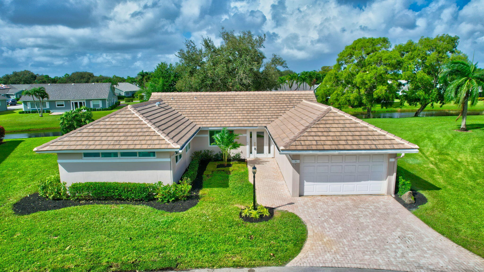 11601 N Lake Drive 10 Garden