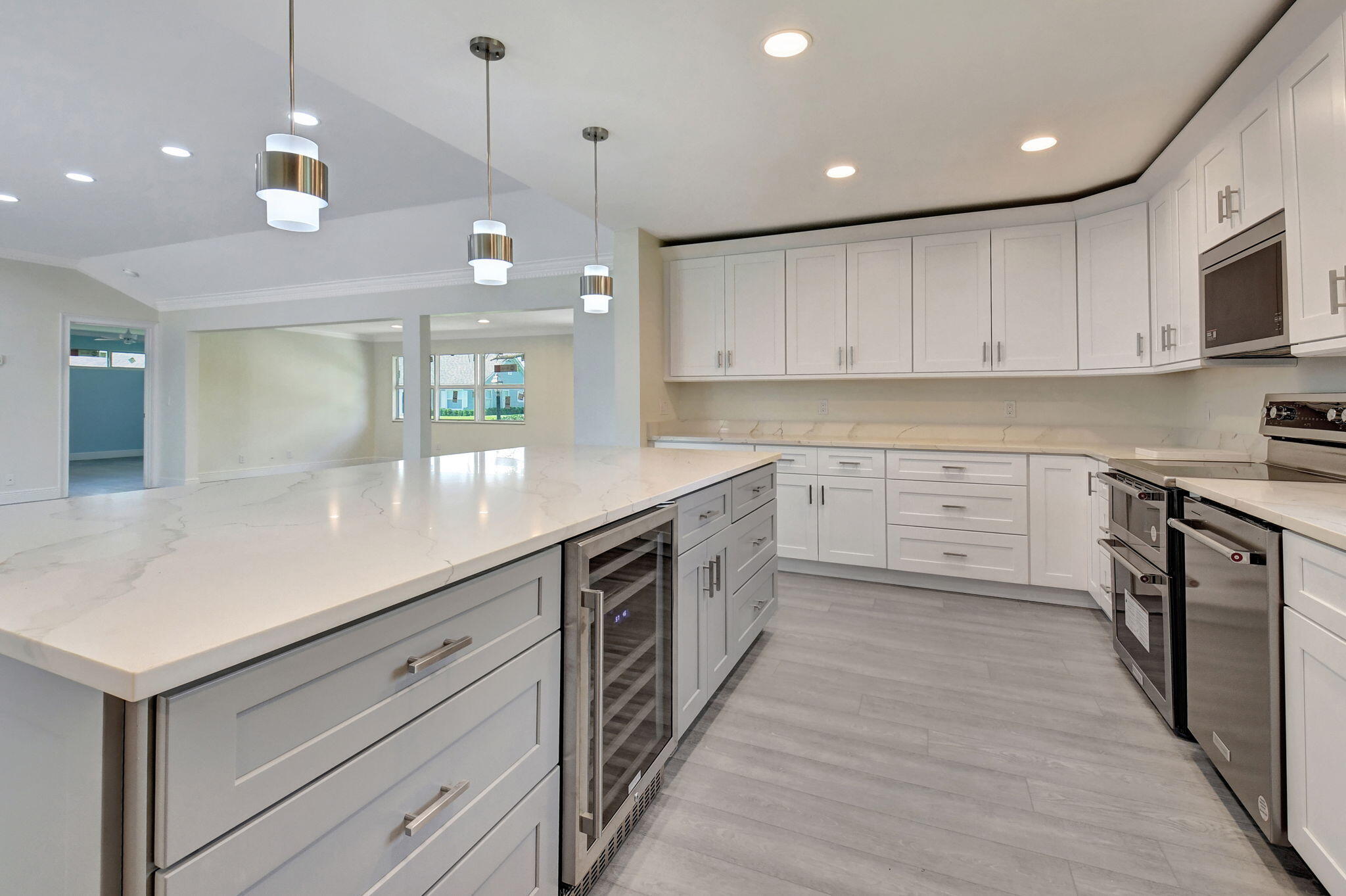 11601 N Lake Drive 10 Garden