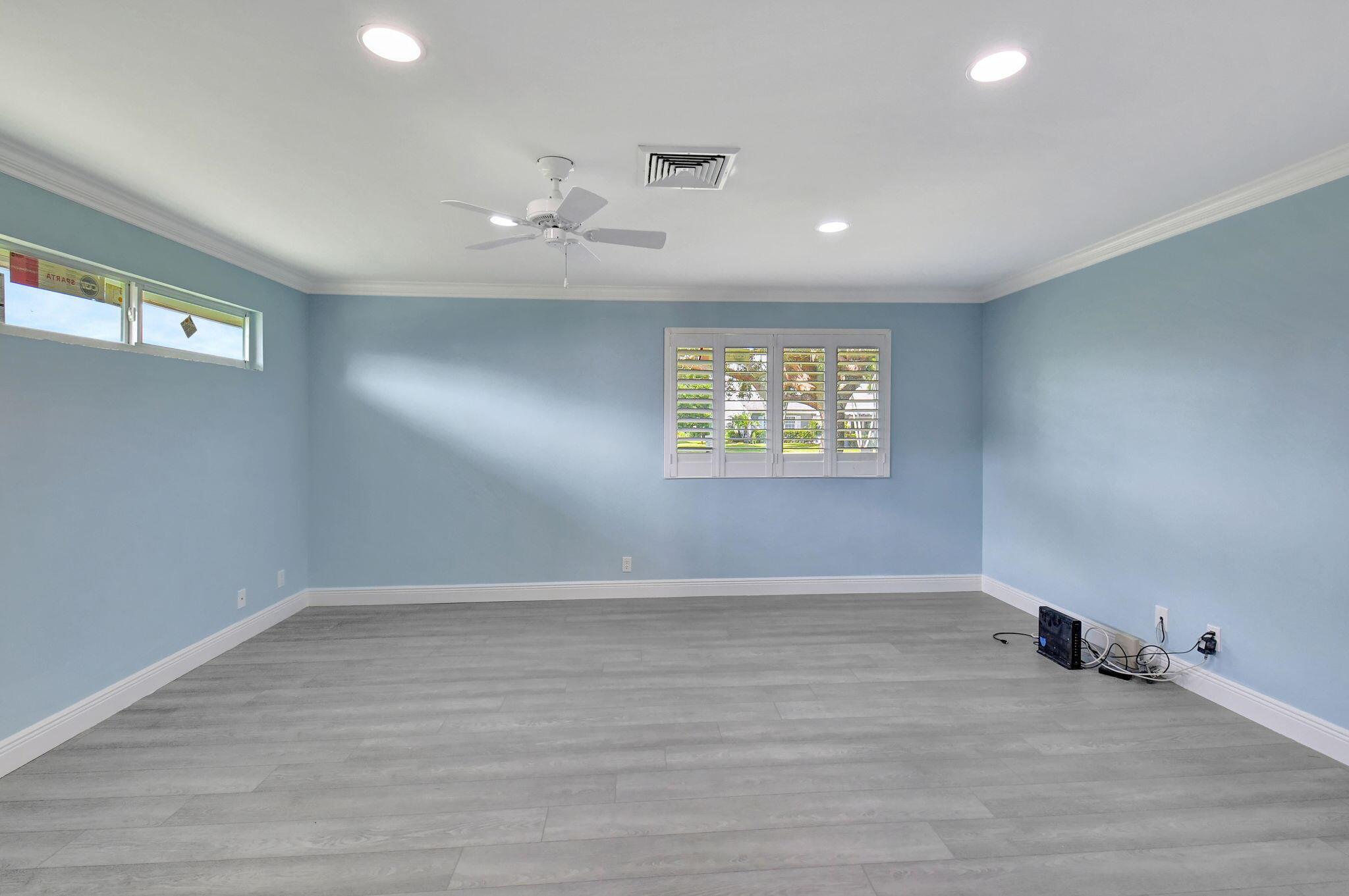 11601 N Lake Drive 10 Garden