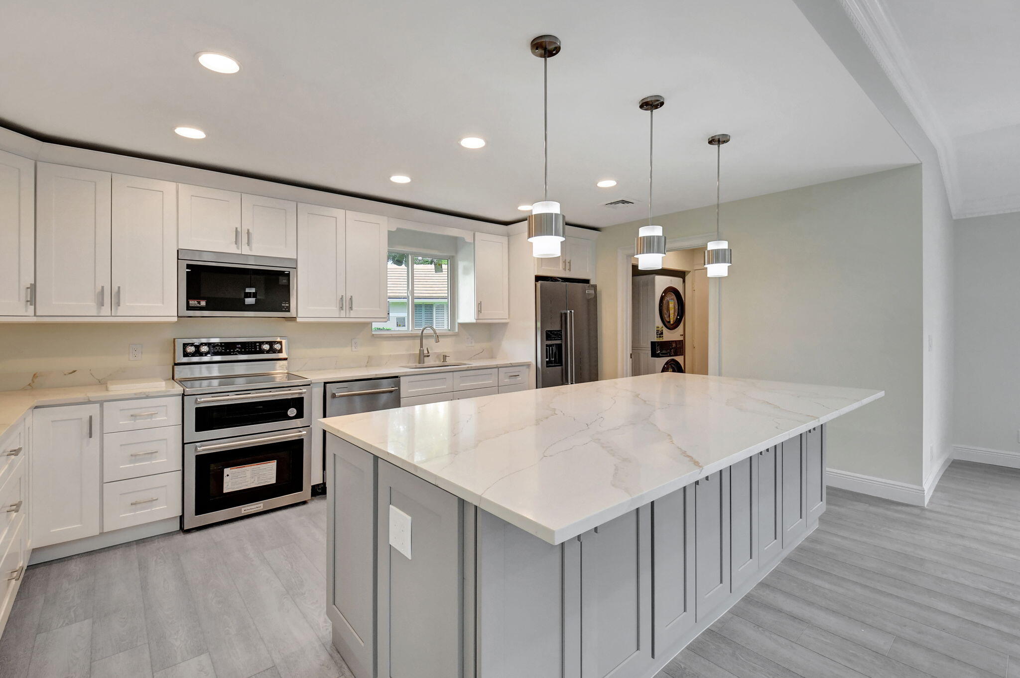 11601 N Lake Drive 10 Garden