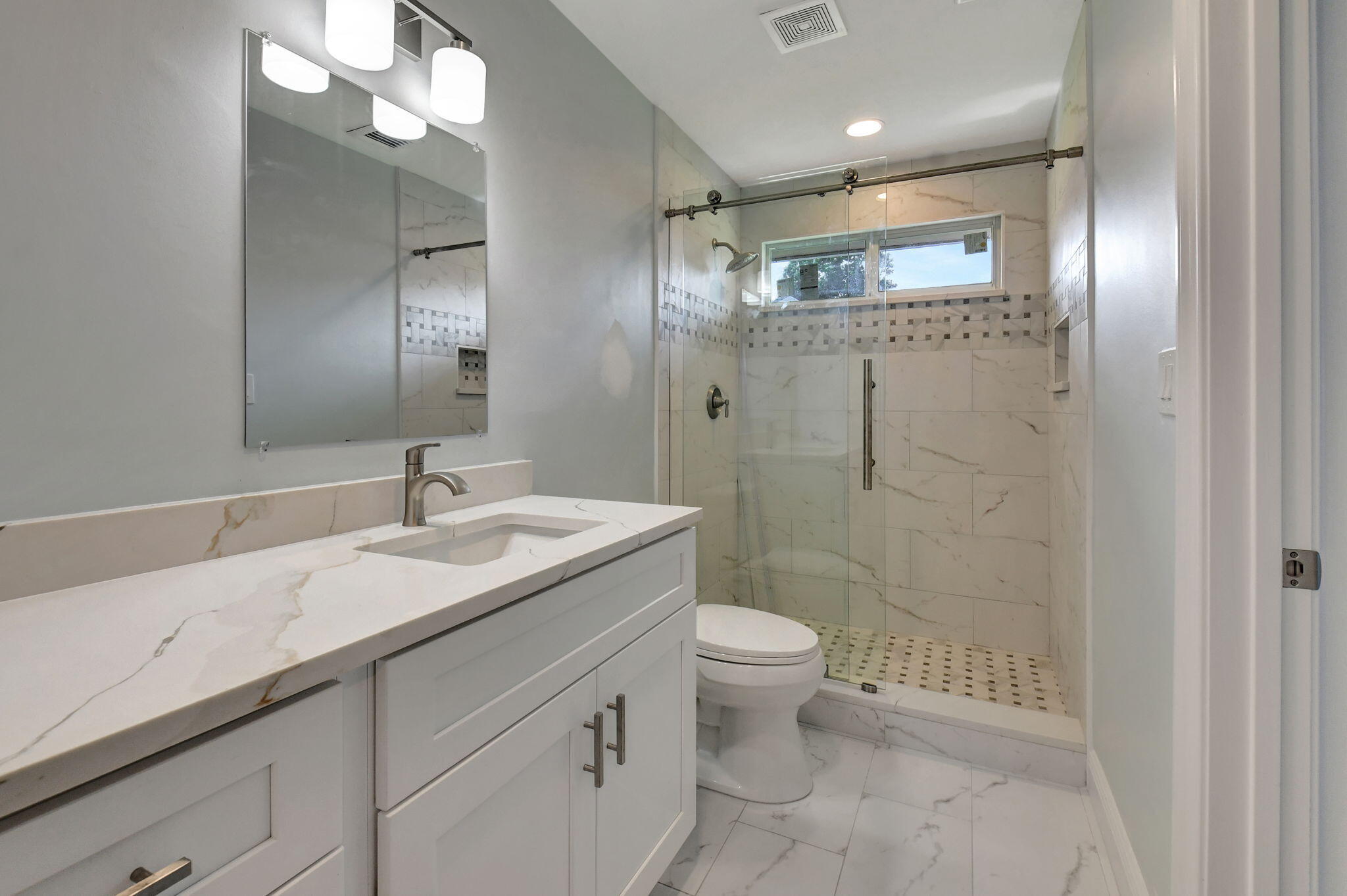 11601 N Lake Drive 10 Garden