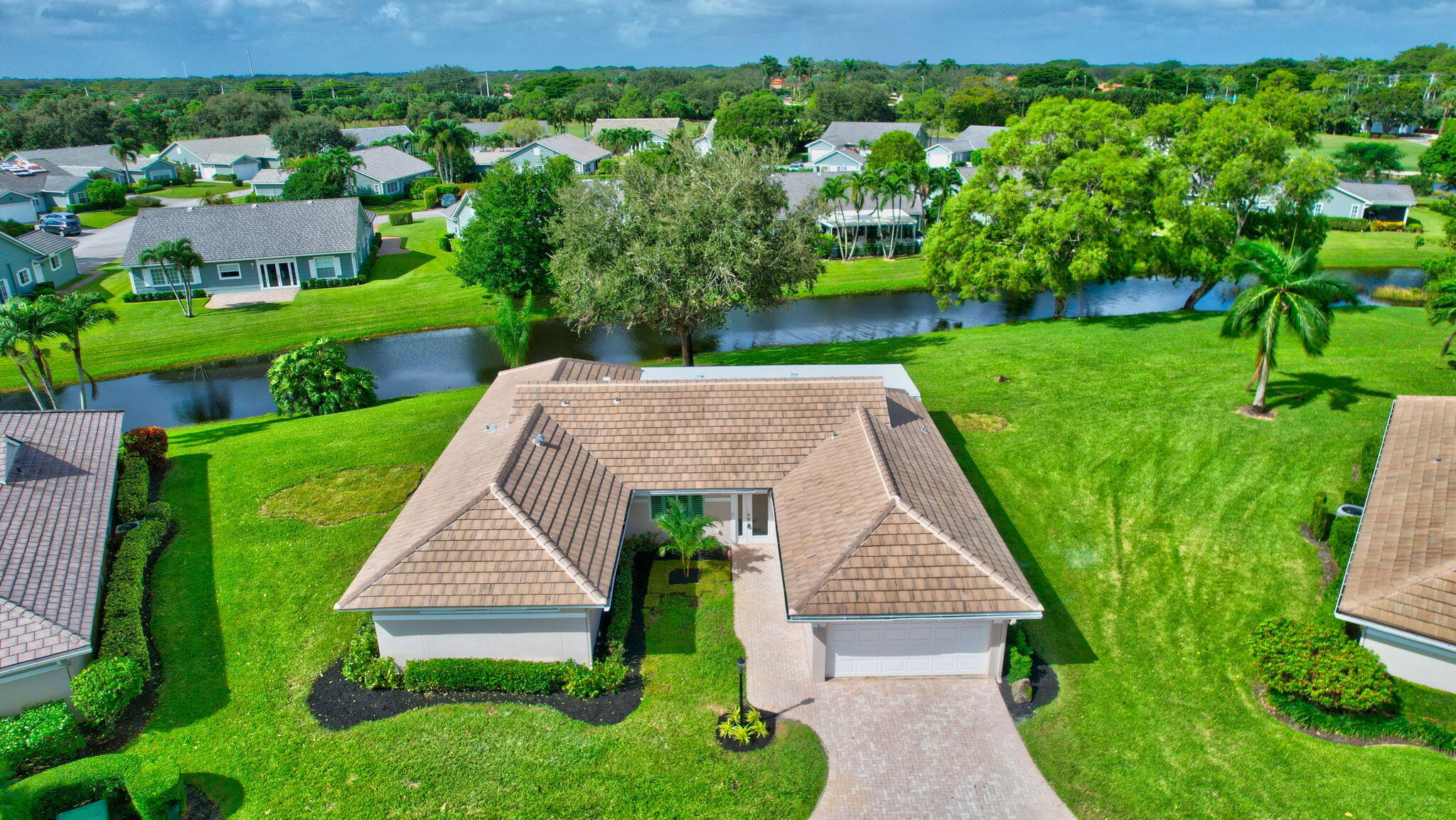 11601 N Lake Drive 10 Garden