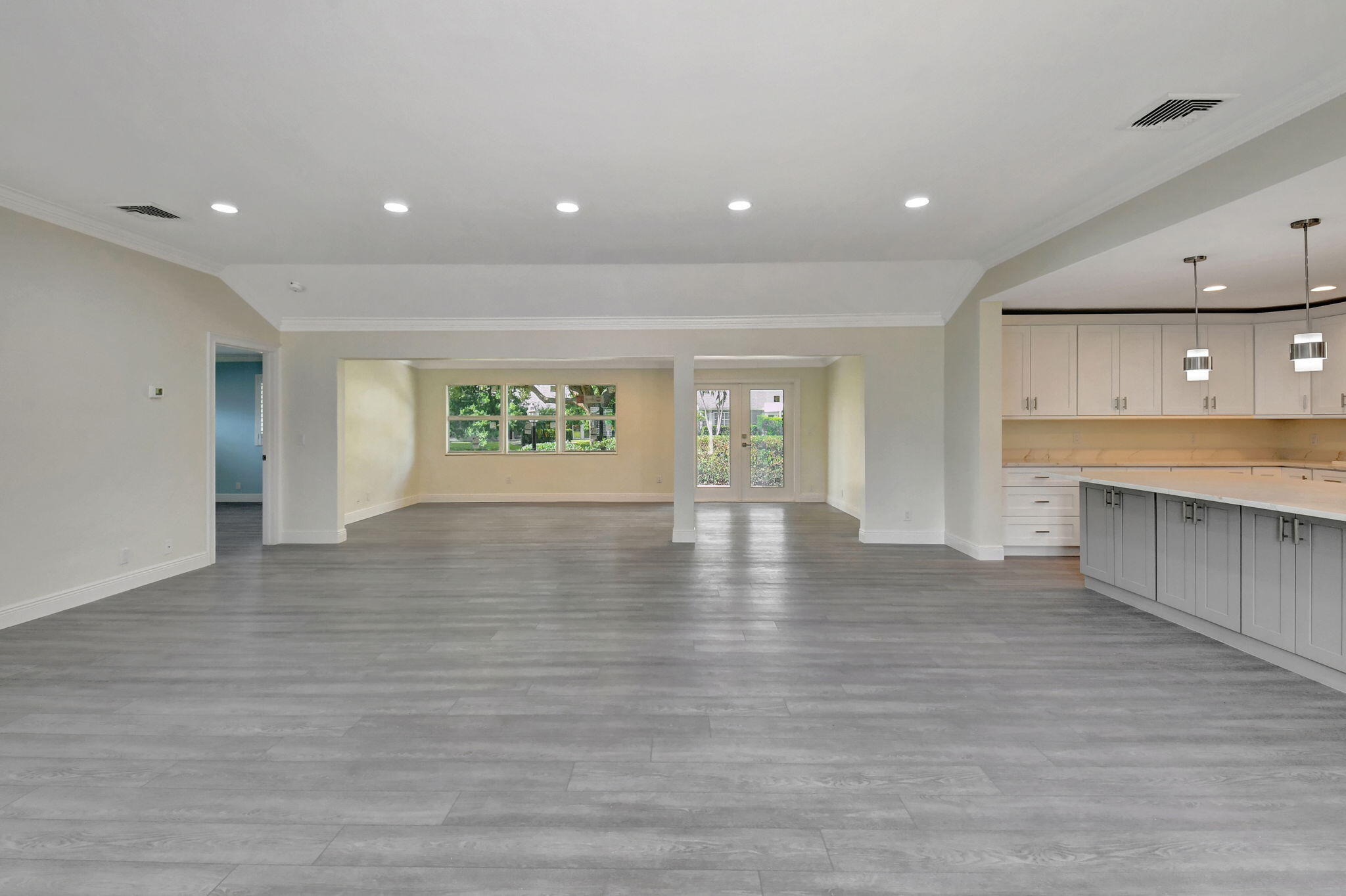 11601 N Lake Drive 10 Garden
