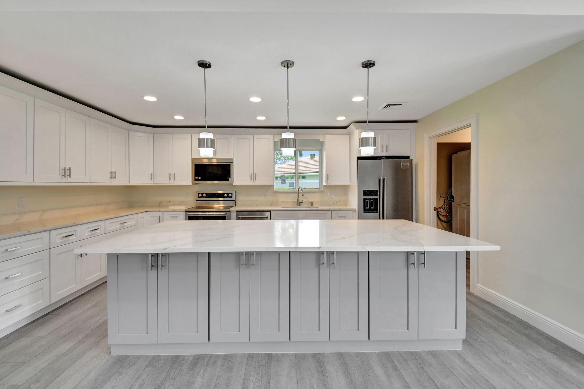 11601 N Lake Drive 10 Garden