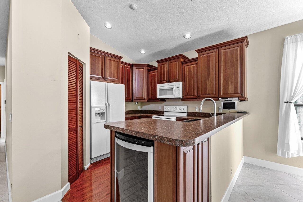 22272 Holcomb Place ()