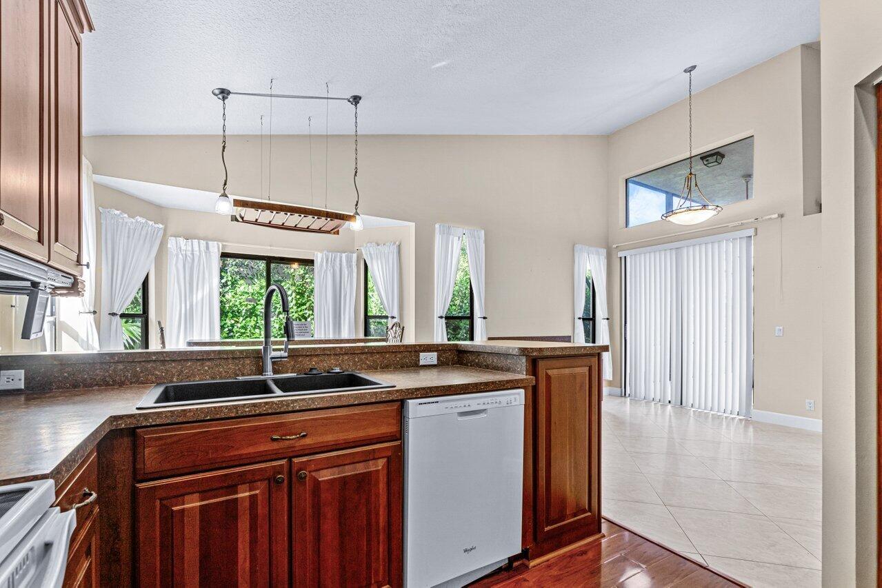 22272 Holcomb Place ()