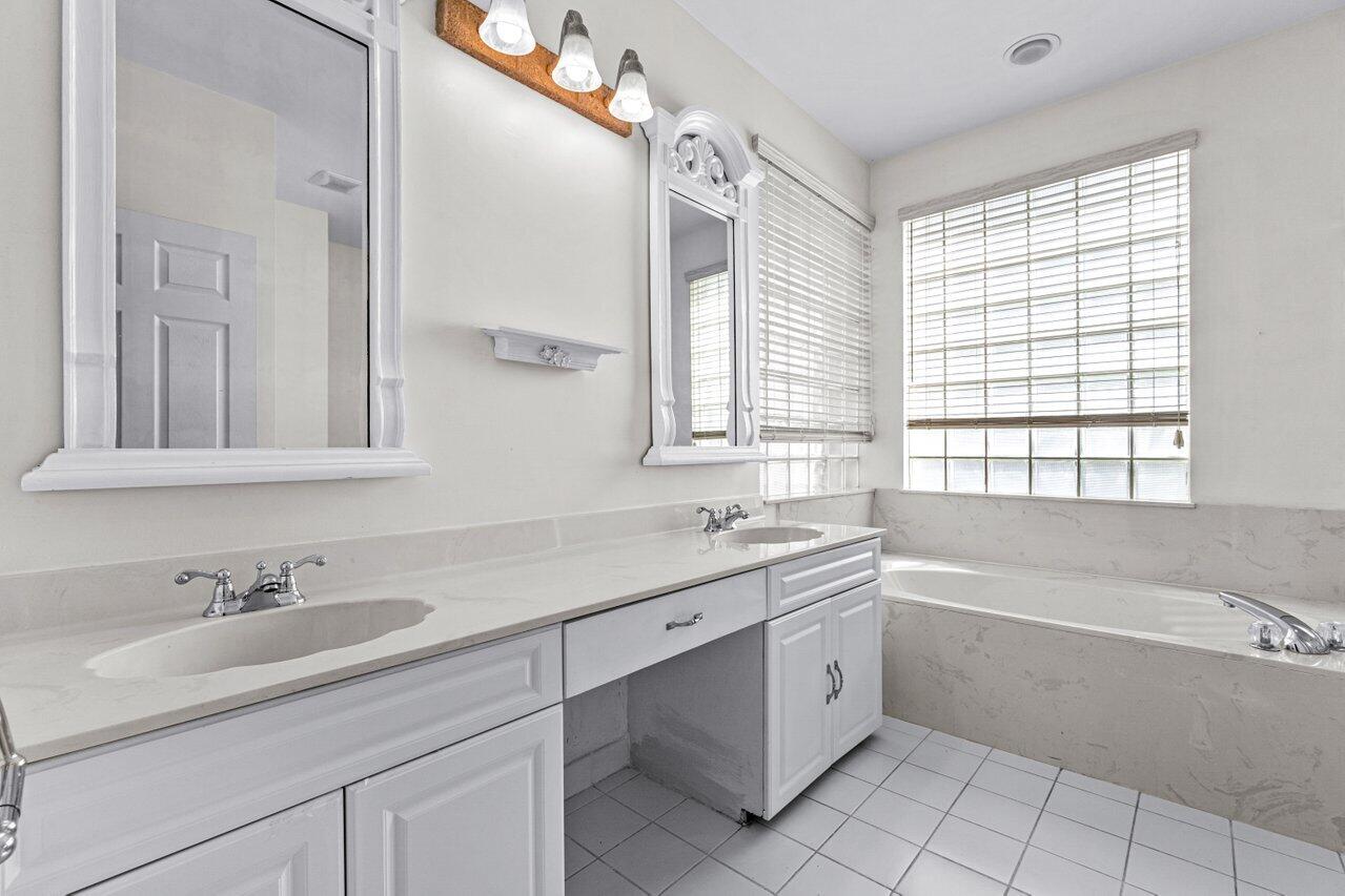 22272 Holcomb Place ()