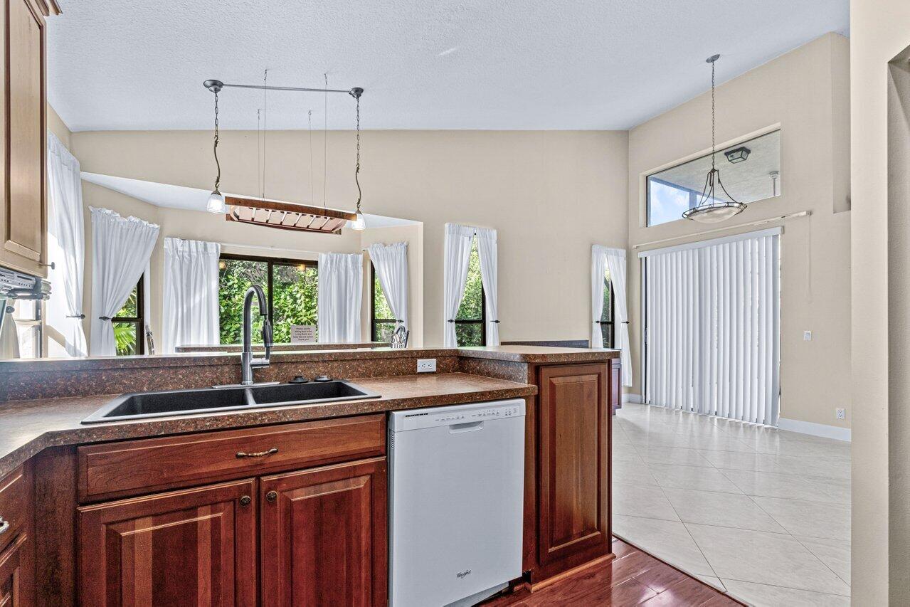 22272 Holcomb Place ()