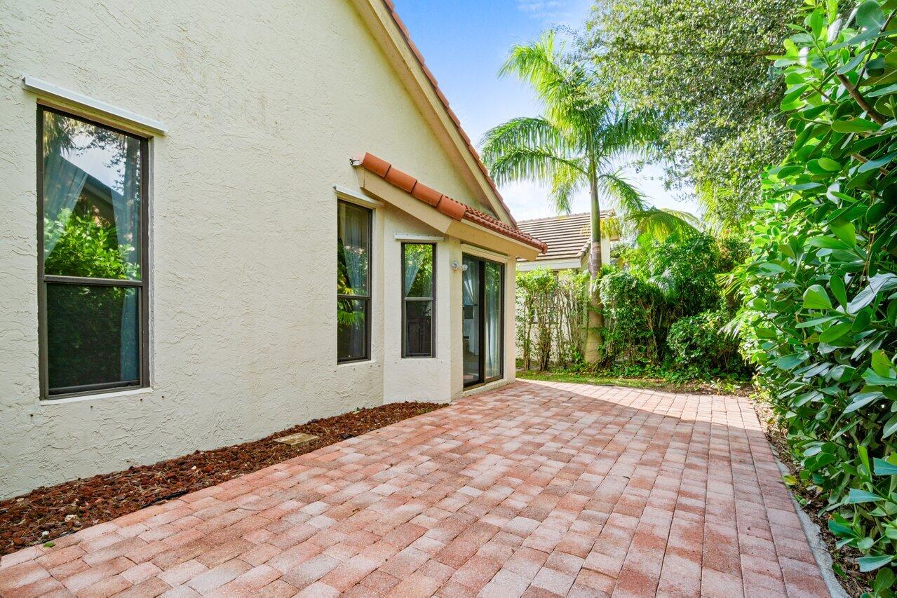 22272 Holcomb Place ()