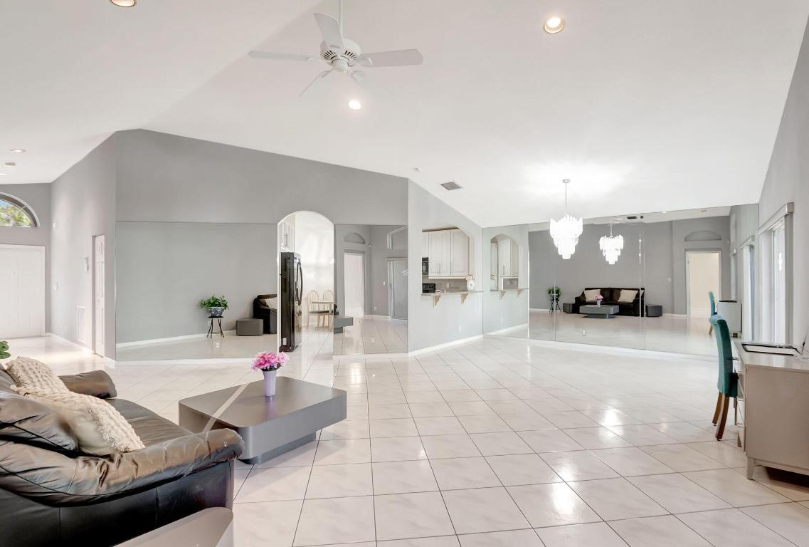 10921 Royal Caribbean Circle