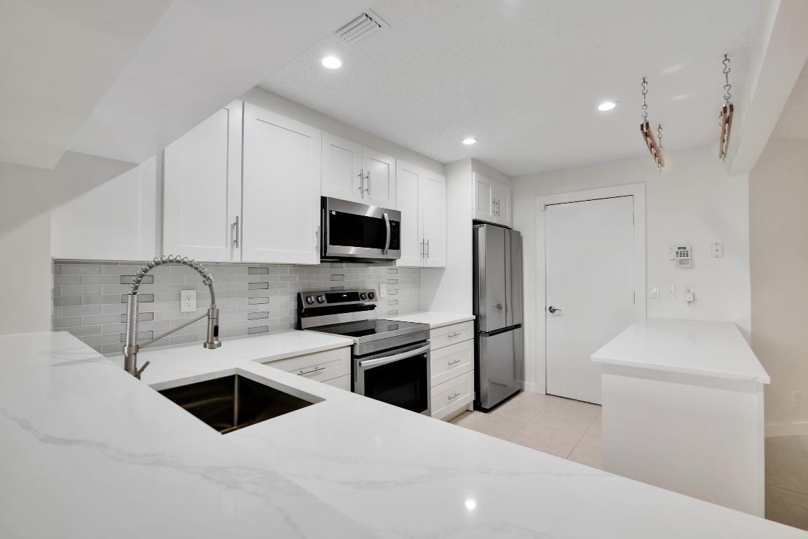 1889 Discovery Way, Deerfield Beach