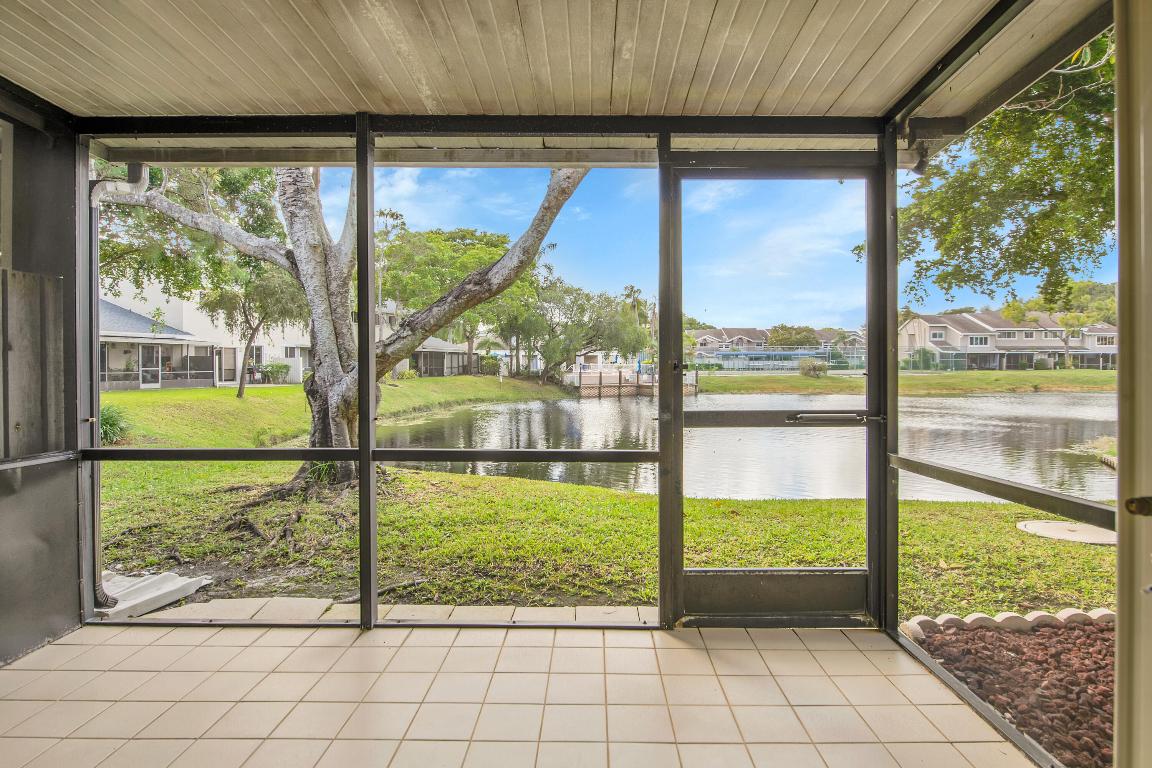 1889 Discovery Way, Deerfield Beach