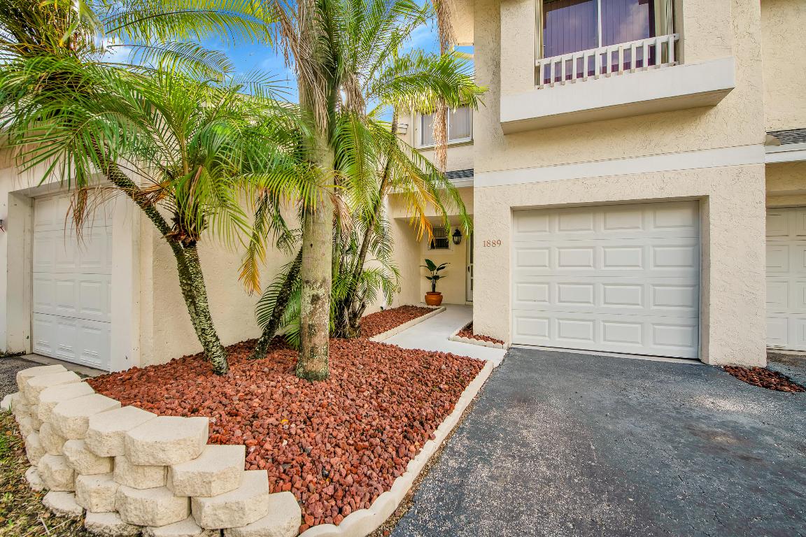 1889 Discovery Way, Deerfield Beach