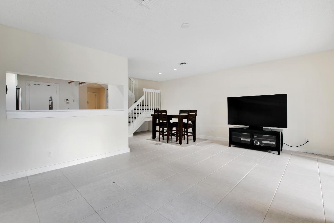 1889 Discovery Way, Deerfield Beach