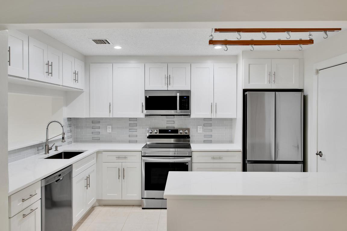 1889 Discovery Way, Deerfield Beach