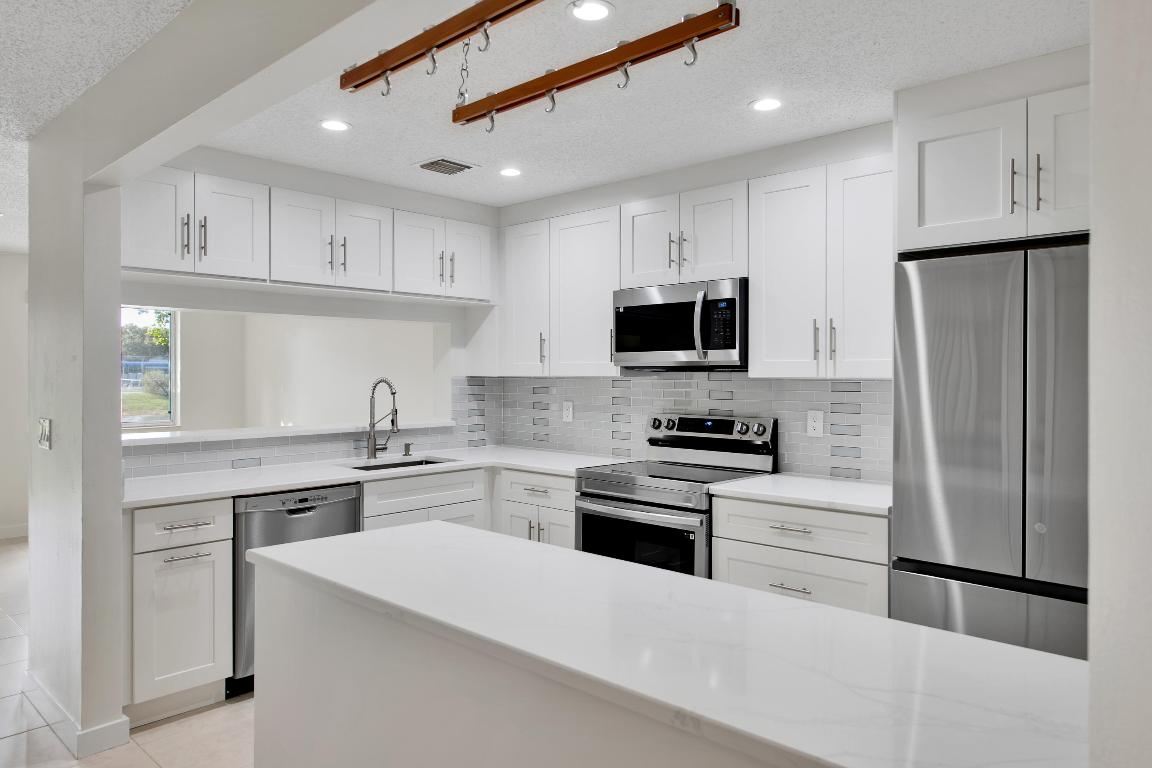 1889 Discovery Way, Deerfield Beach