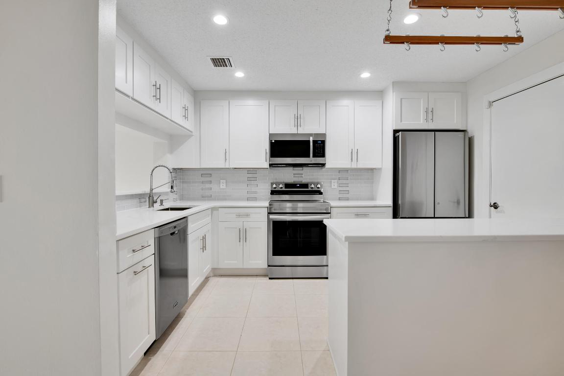 1889 Discovery Way, Deerfield Beach