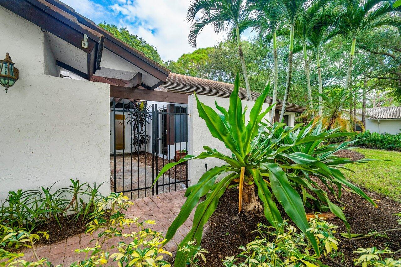 2423 NW Timbercreek Circle NW, Boca Raton