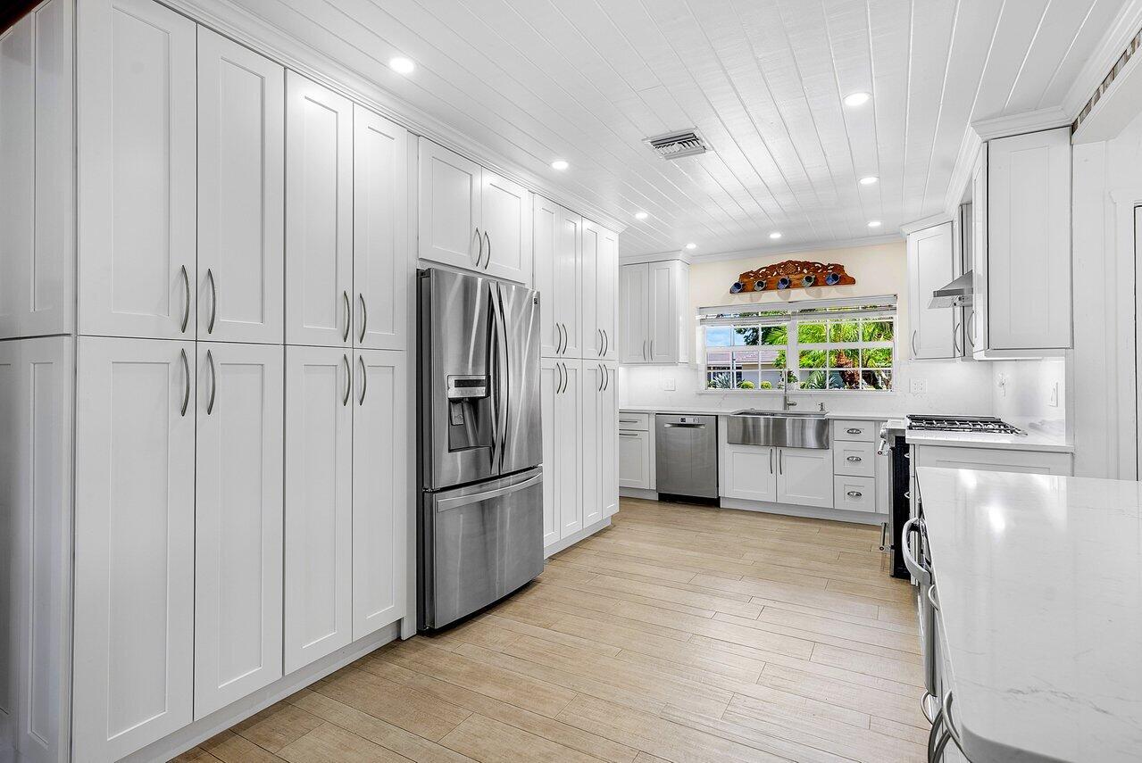 400 S Country Club Drive, Atlantis