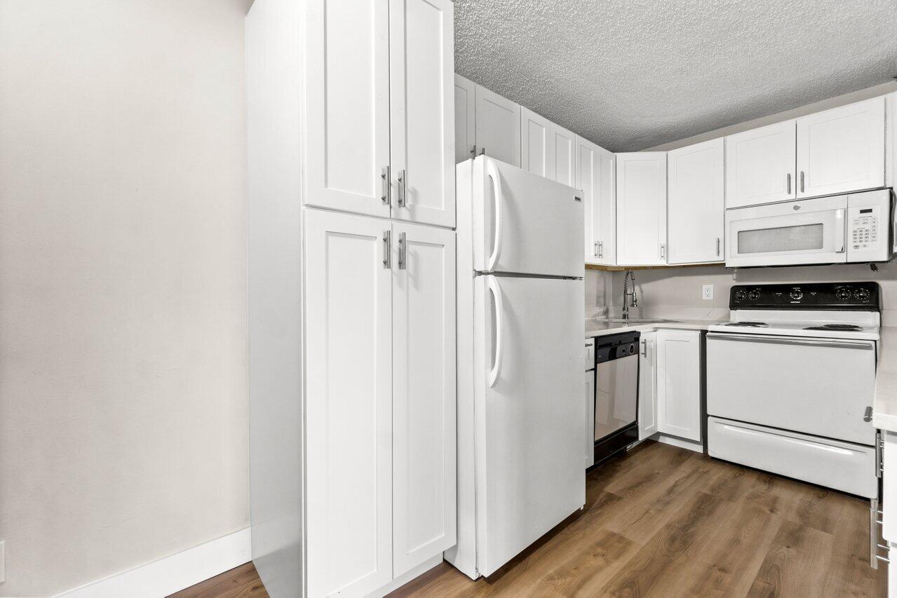 711 Sunny Pine Way E2, Greenacres Unit: E2