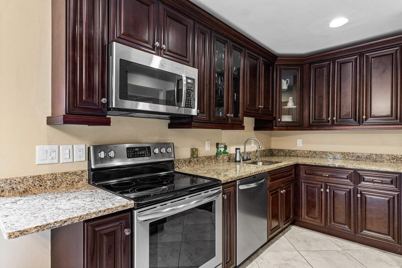 50 Stratford Lane W A