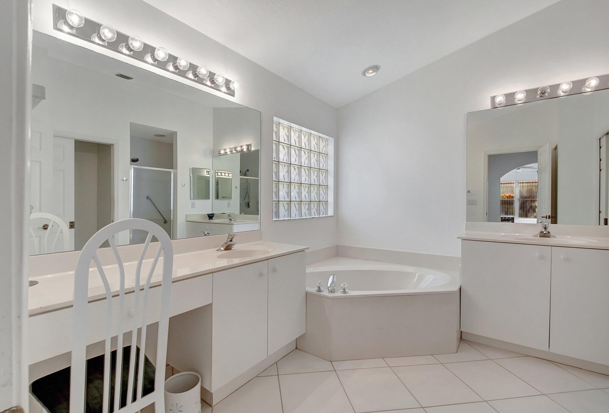 5946 Royal Isles Boulevard