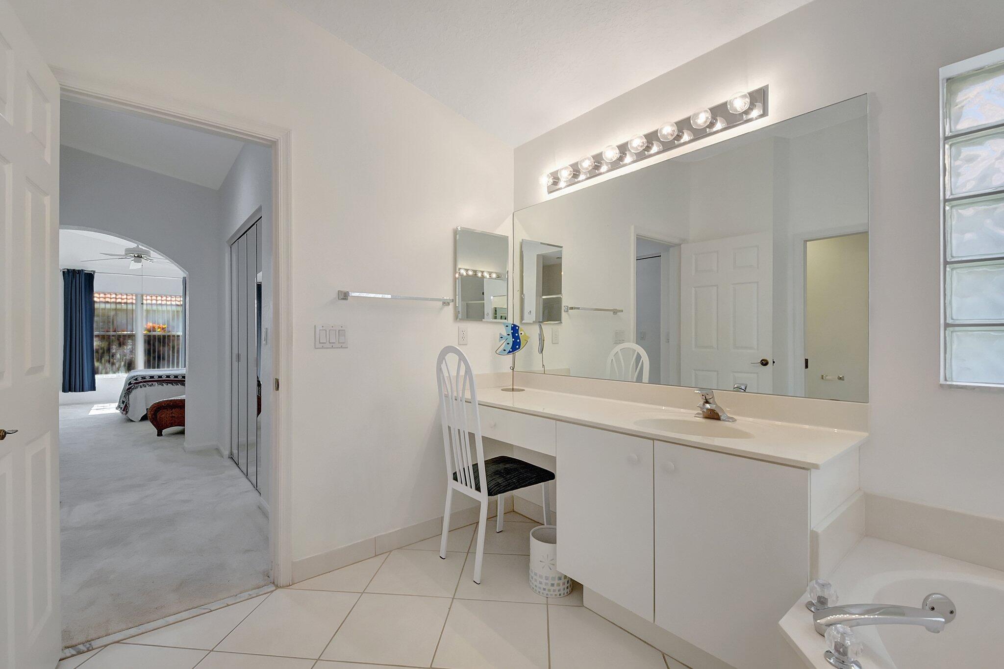 5946 Royal Isles Boulevard