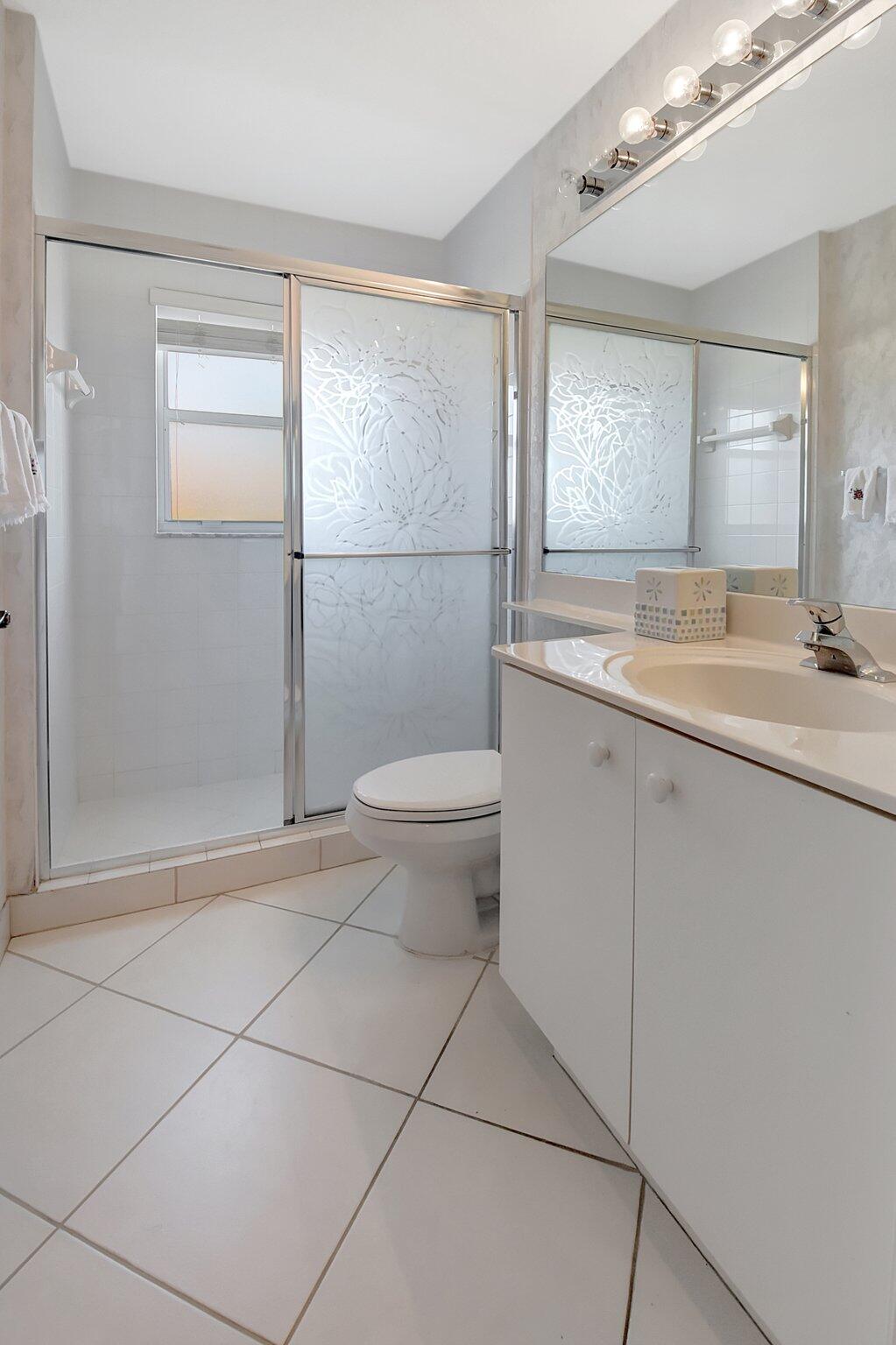 5946 Royal Isles Boulevard