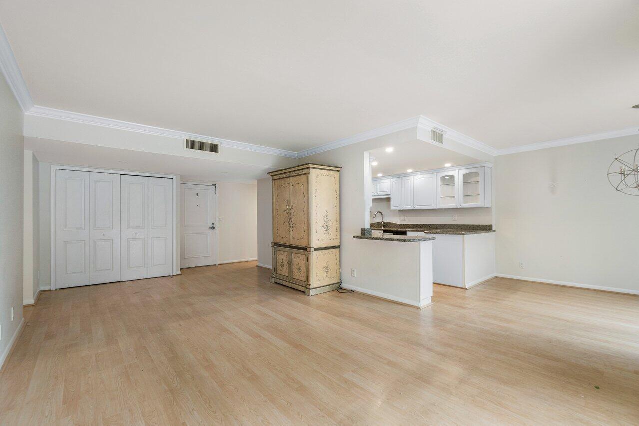 799 Jeffery Street 312