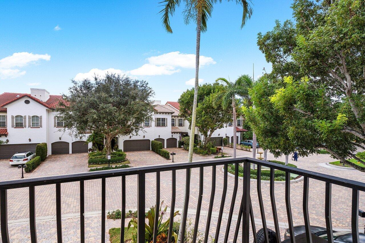 833 Estuary Way