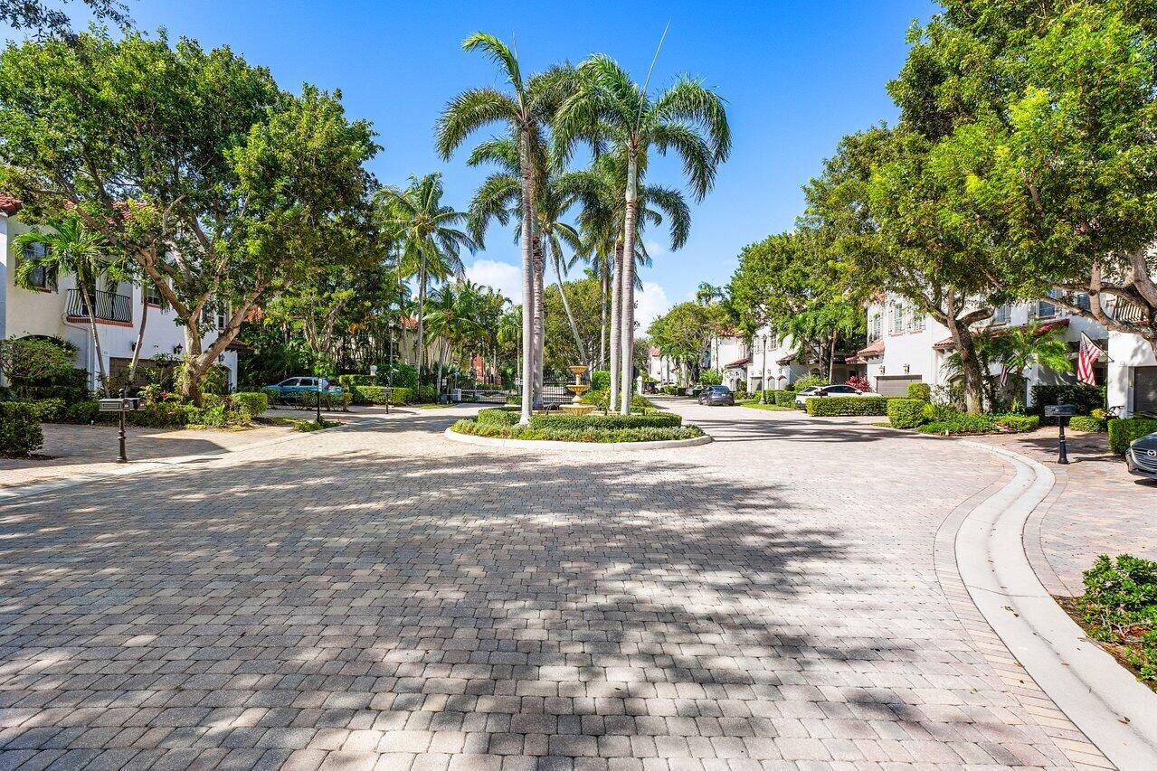 833 Estuary Way