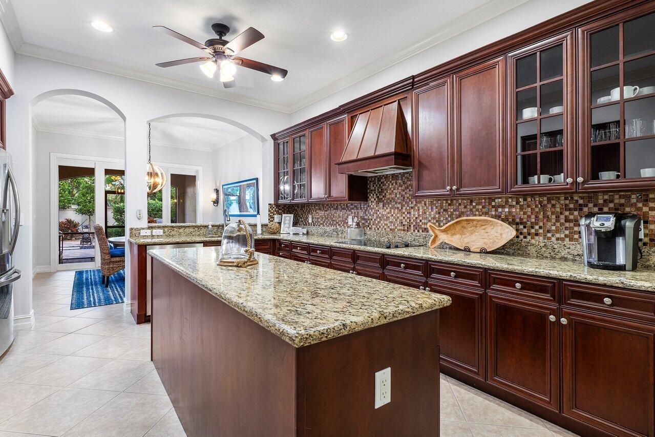 833 Estuary Way