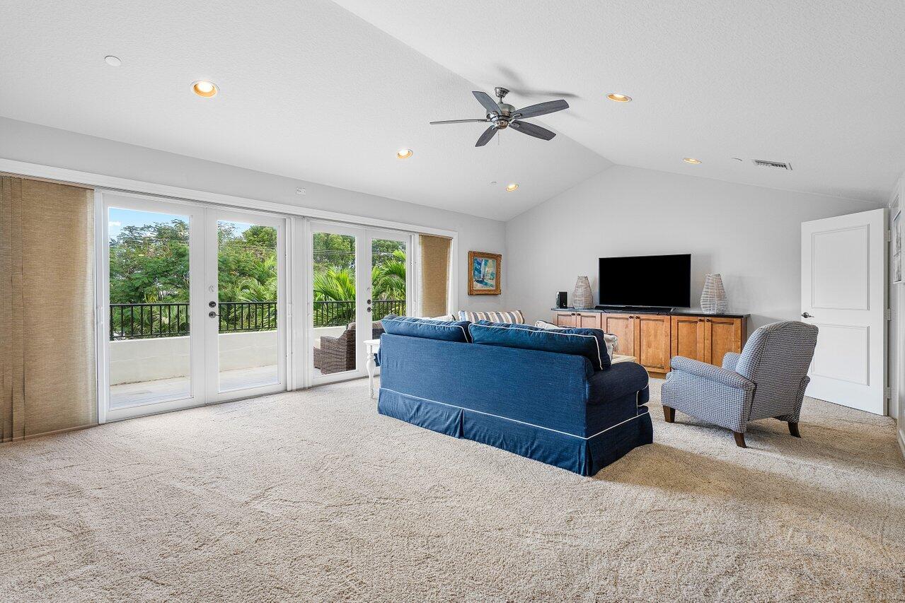 833 Estuary Way
