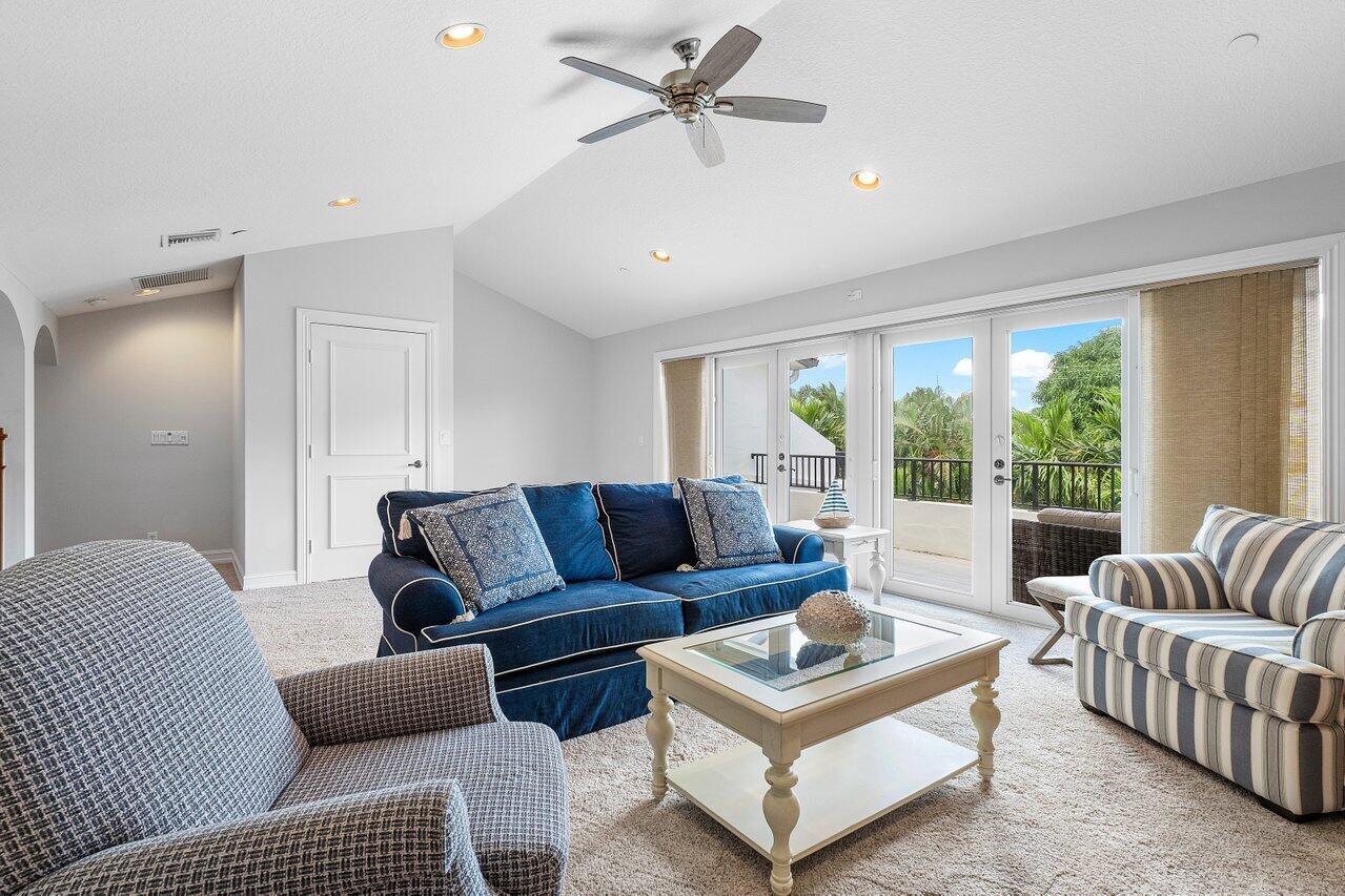 833 Estuary Way