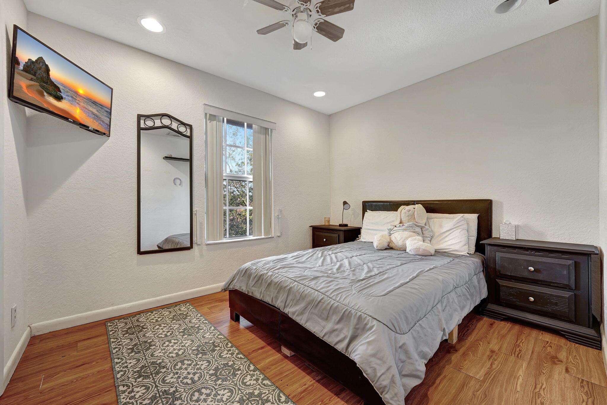 195 NW 2nd Street