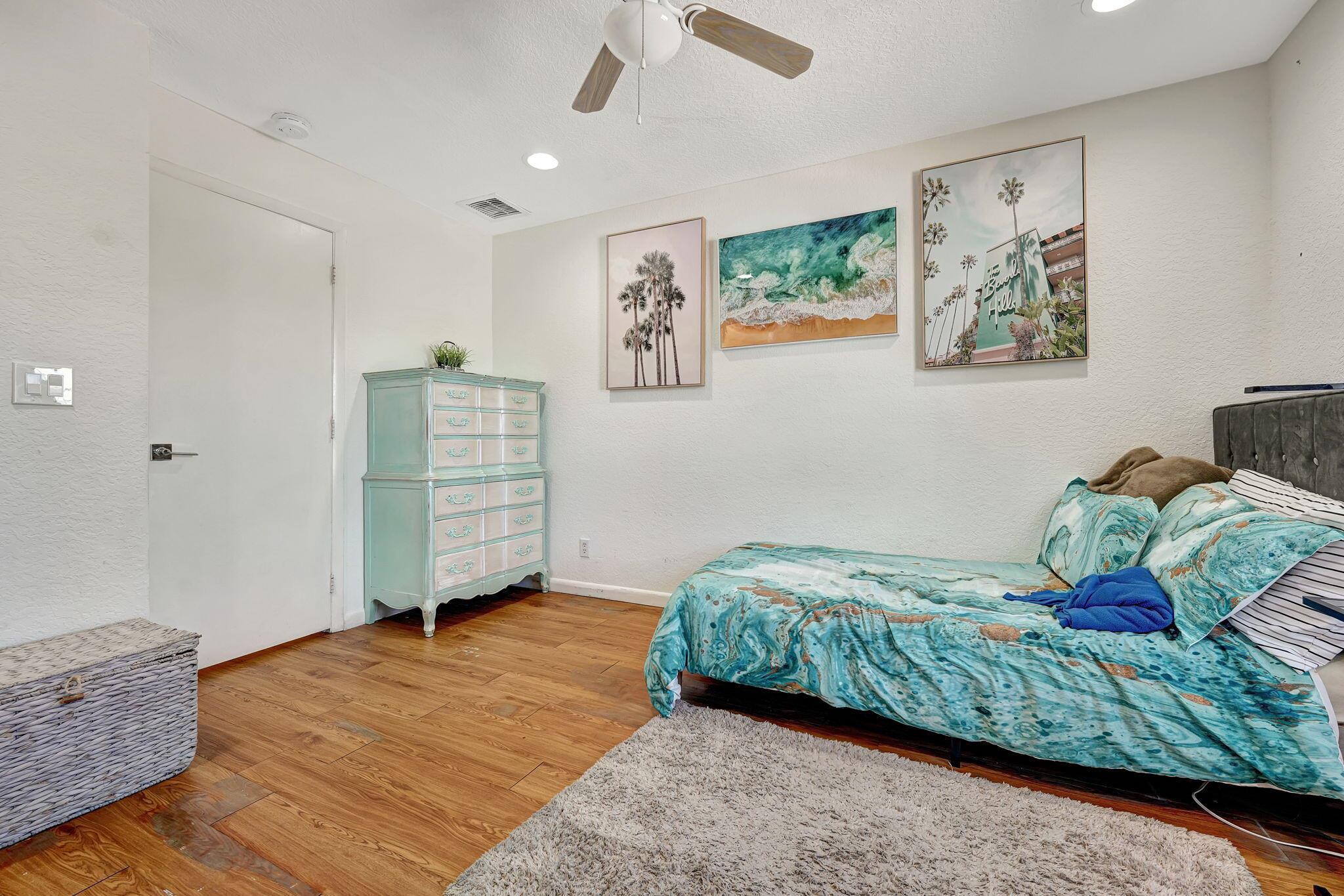 195 NW 2nd Street