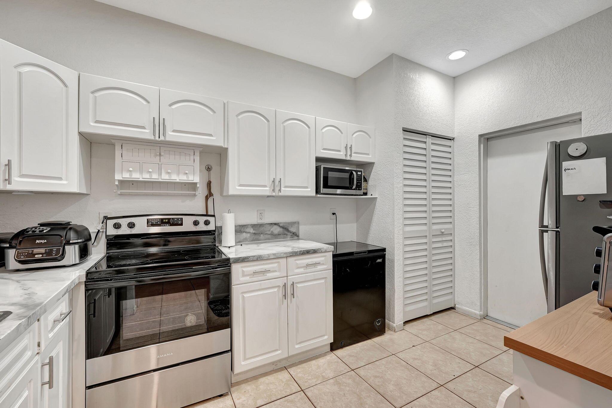 195 NW 2nd Street