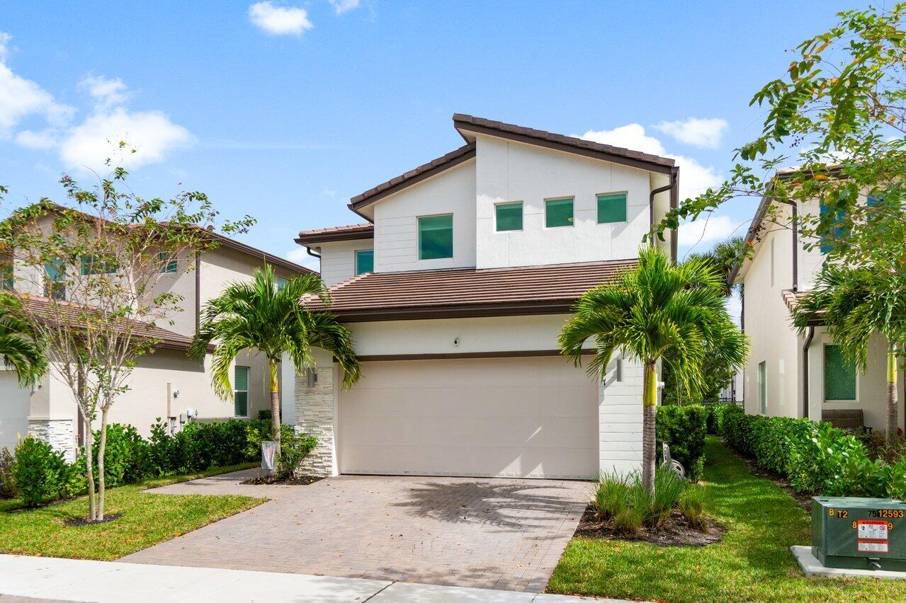 1537 Verawood Lane