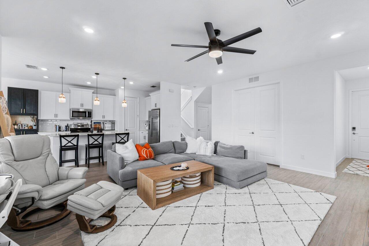 1537 Verawood Lane