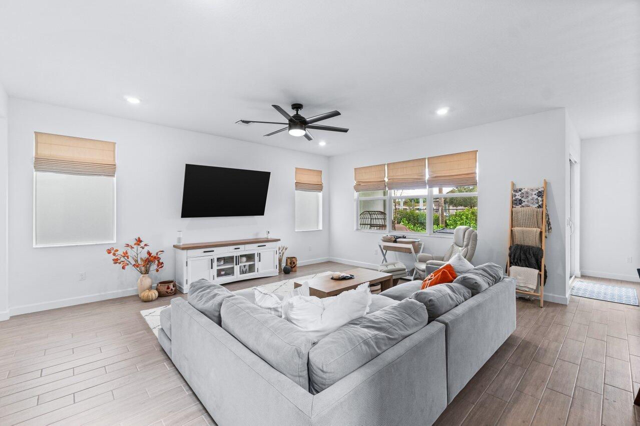 1537 Verawood Lane