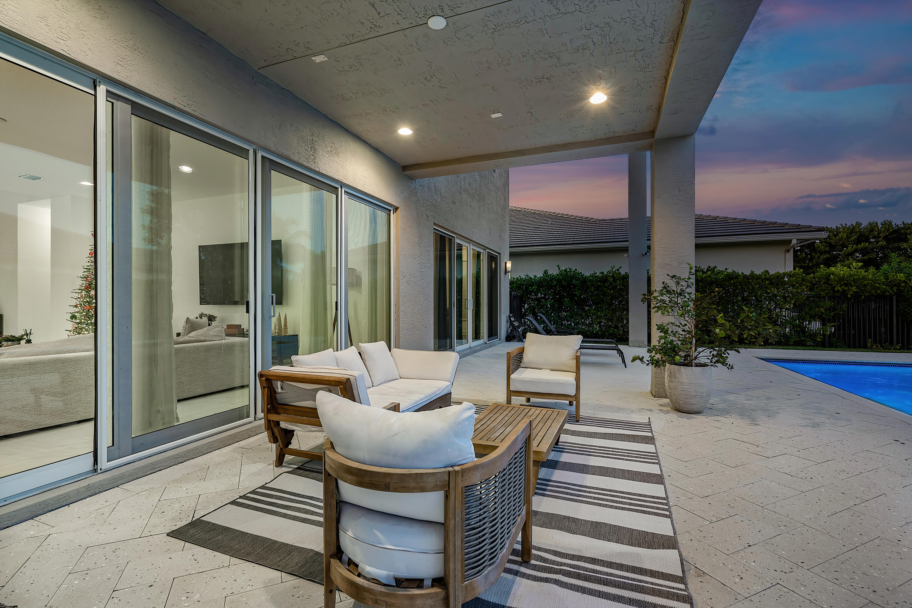 19894 Meadowside Lane