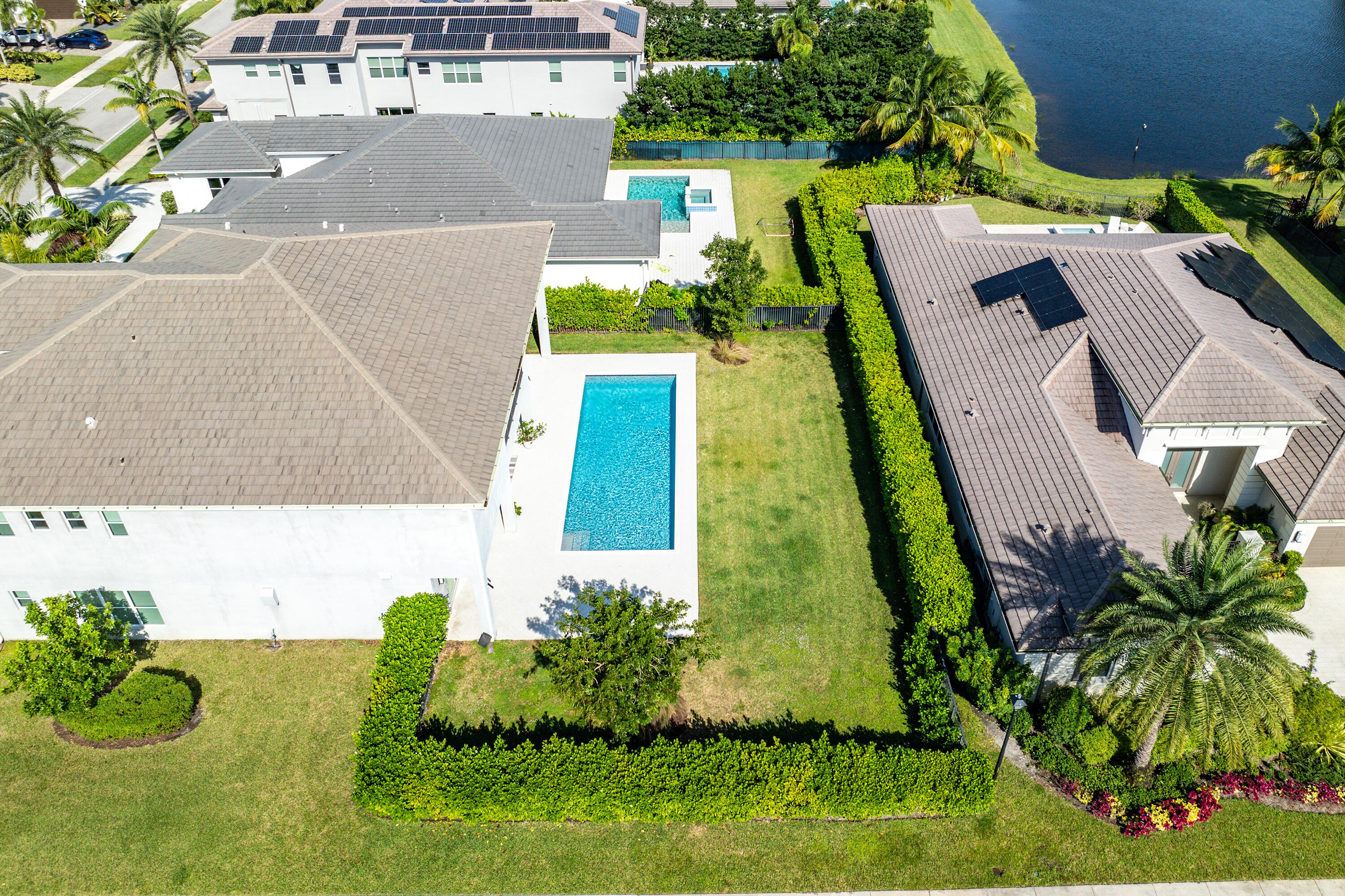 19894 Meadowside Lane