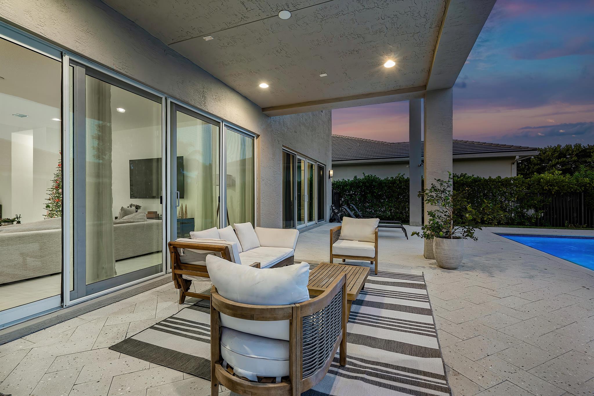 19894 Meadowside Lane